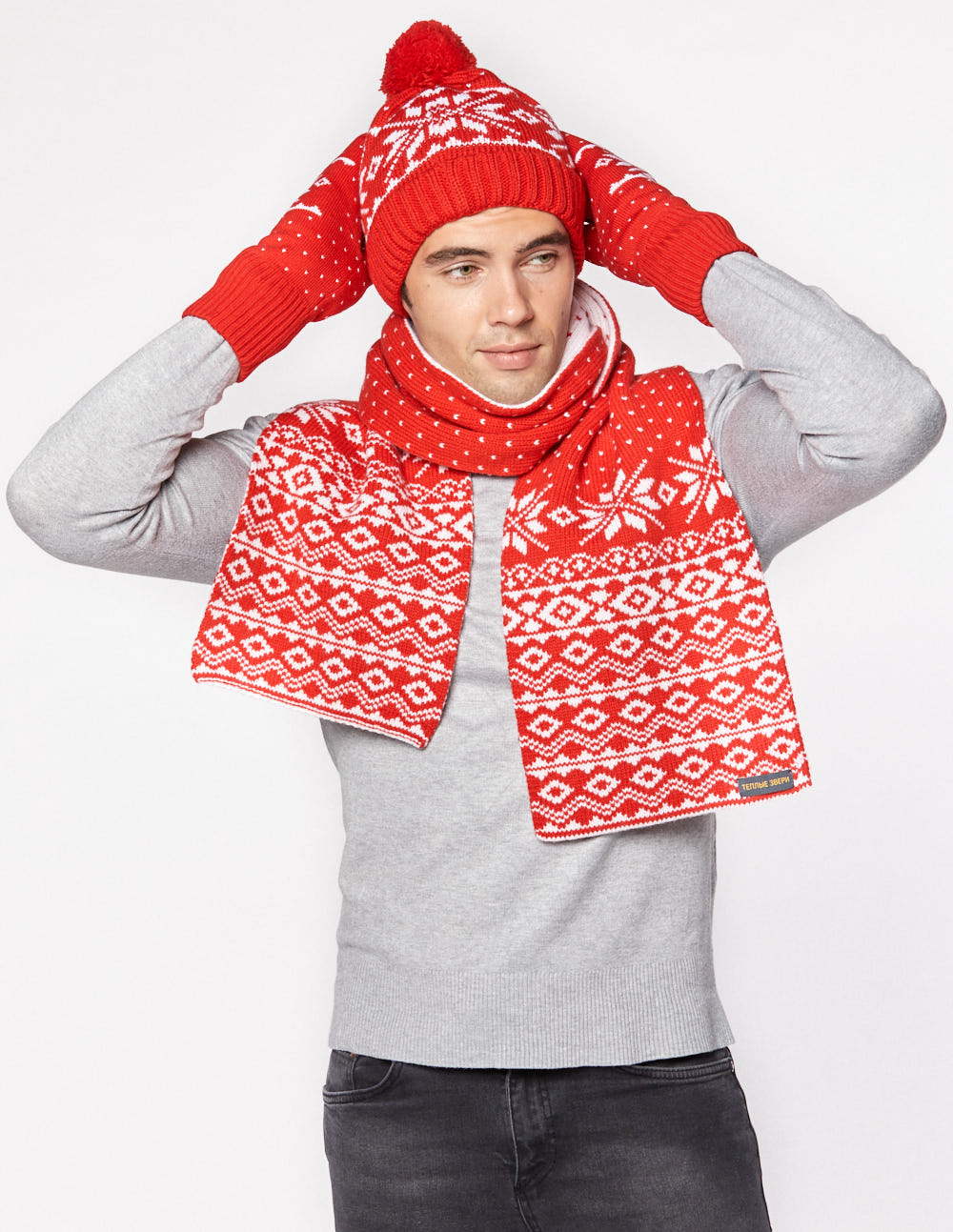 Мужские шапка, шарф и варежки со снежинкой - фото3