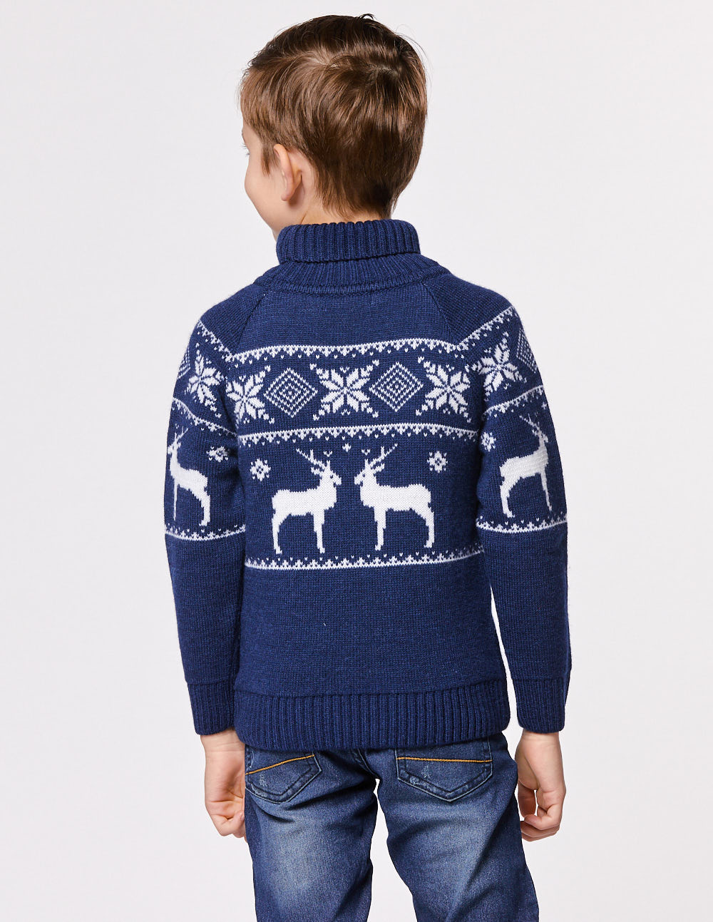 Детский свитер с оленями в ряд с горлом - фото3
