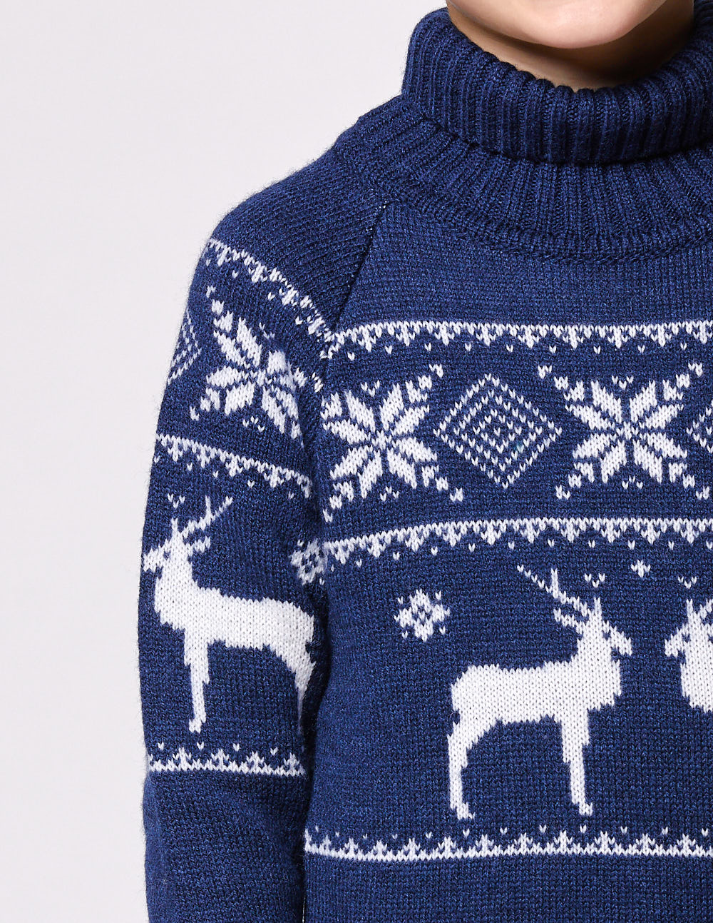 Детский свитер с оленями в ряд с горлом - фото5