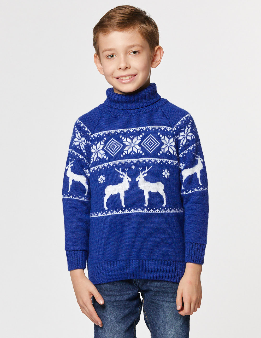 Детский свитер с оленями в ряд с горлом - фото1