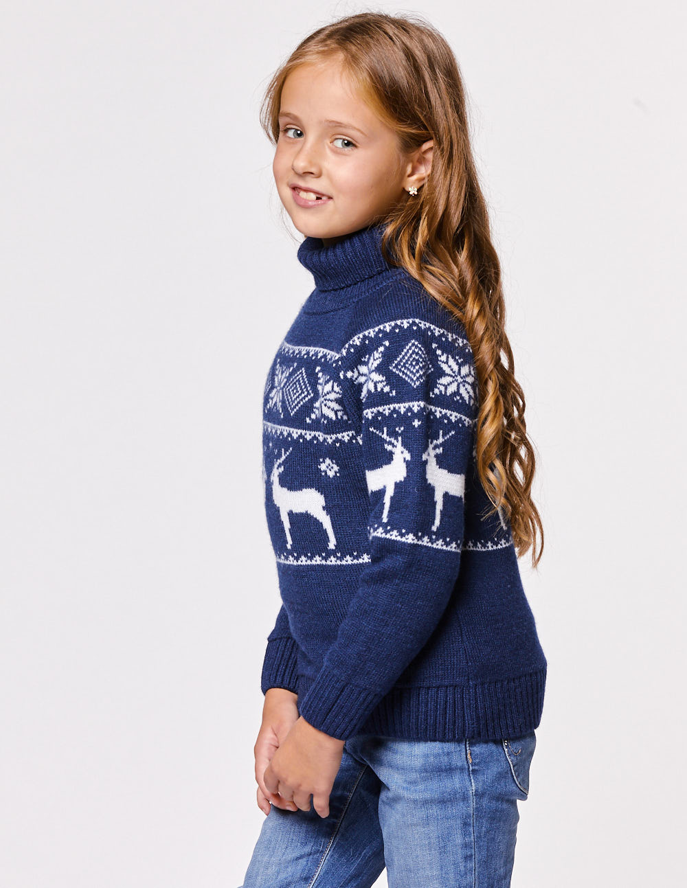 Детский свитер с оленями в ряд с горлом - фото4