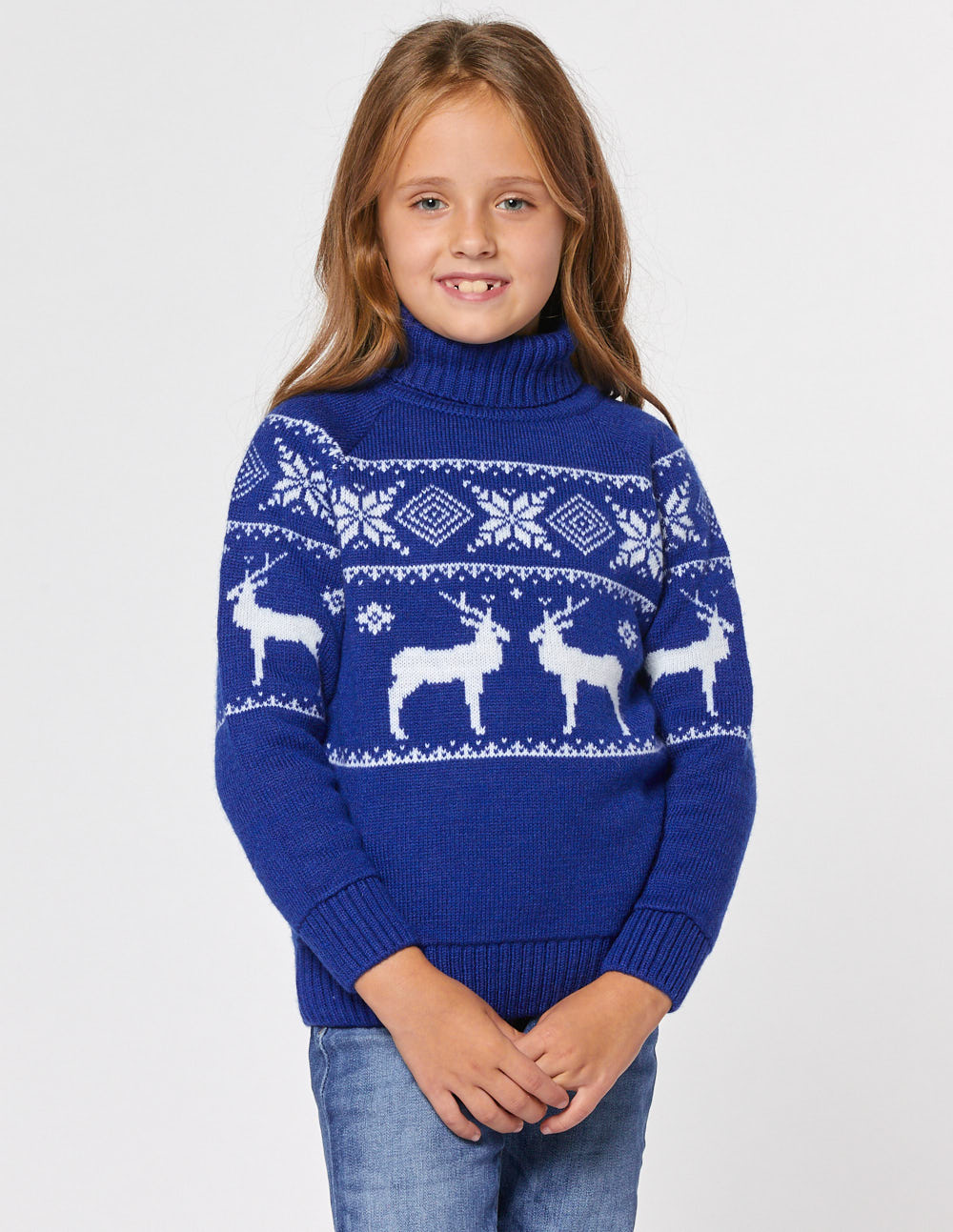 Детский свитер с оленями в ряд с горлом - фото2