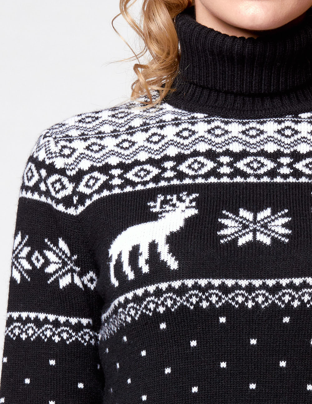 Женский свитер с оленями - фото2