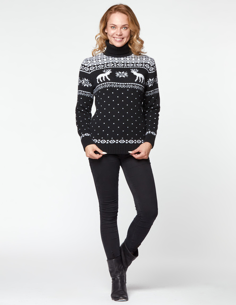 Женский свитер с оленями - фото3