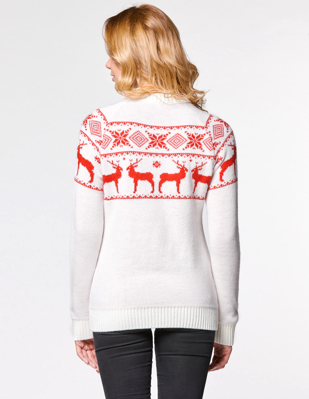 Женский свитер с оленями в ряд - фото4