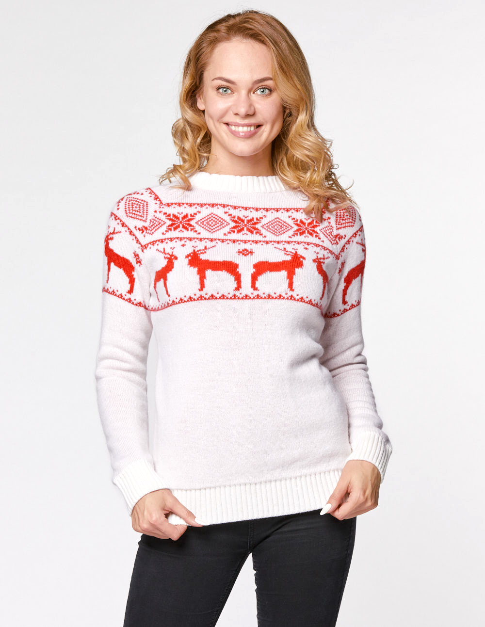 Женский свитер с оленями в ряд - фото5