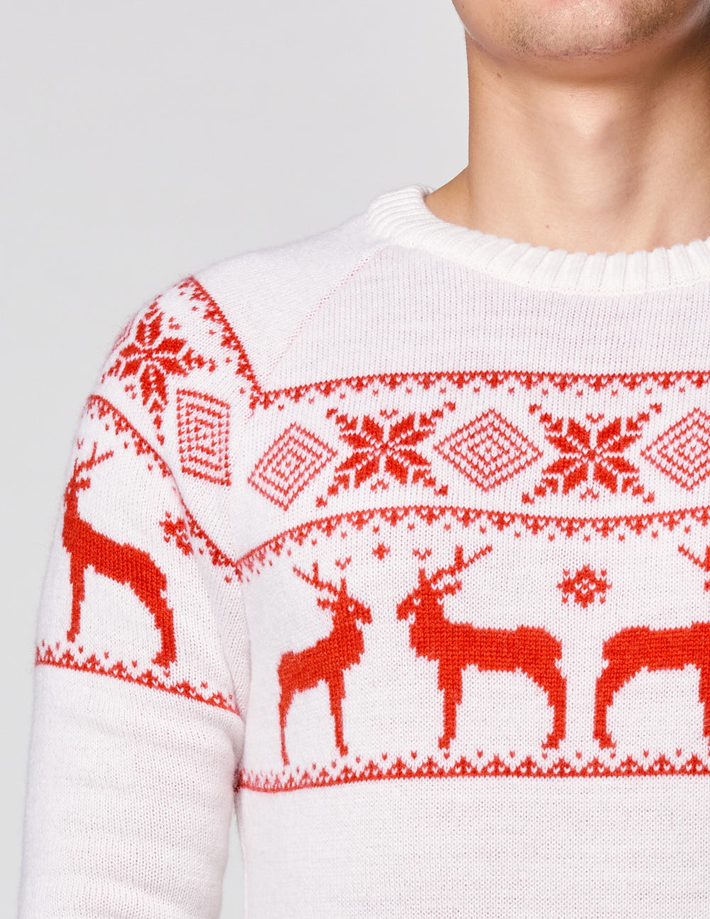 Мужской свитер с оленями в ряд - фото3