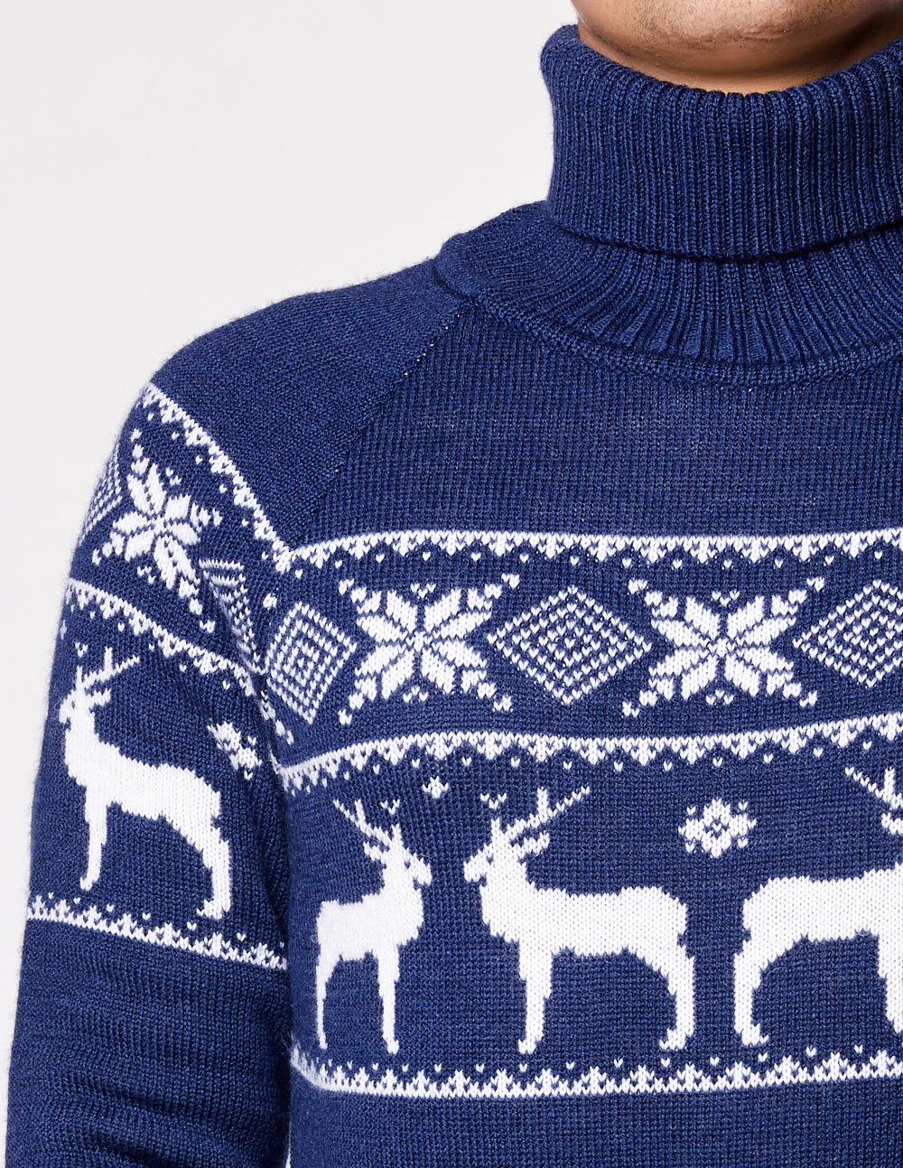 Мужской свитер с оленями в ряд с горлом - фото5