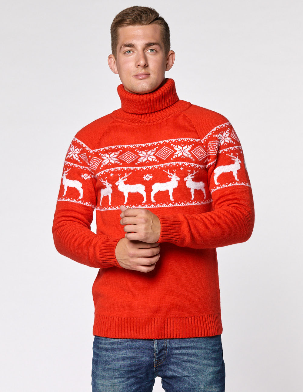 Мужской свитер с оленями в ряд с горлом - фото2