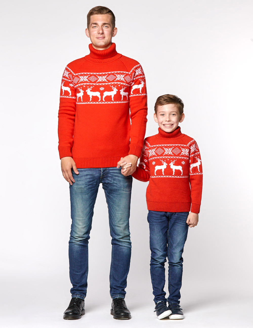 Свитеры с оленями в ряд для папы и сына - фото4