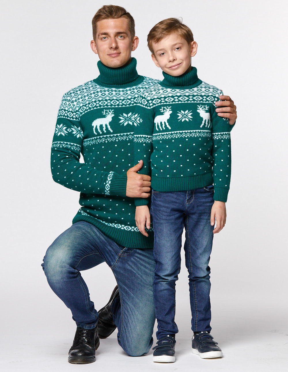 Свитеры с оленями для папы и сына - фото1