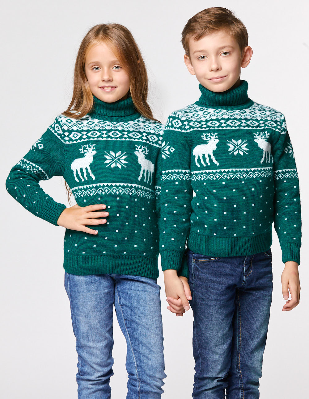 Детские парные свитеры с оленями - фото3