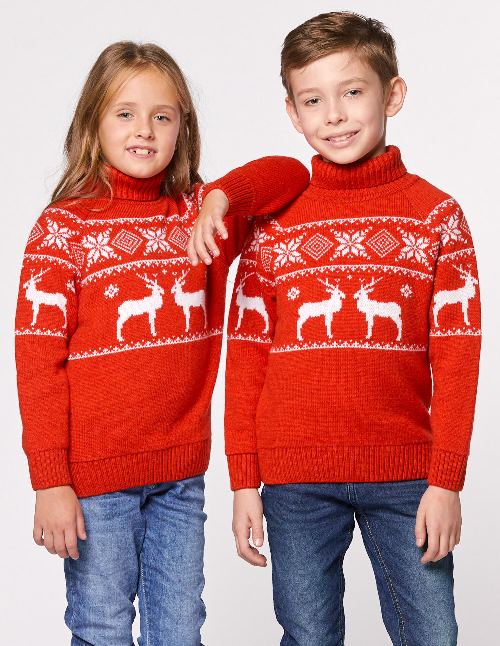 Детские парные свитеры с оленями в ряд - фото4