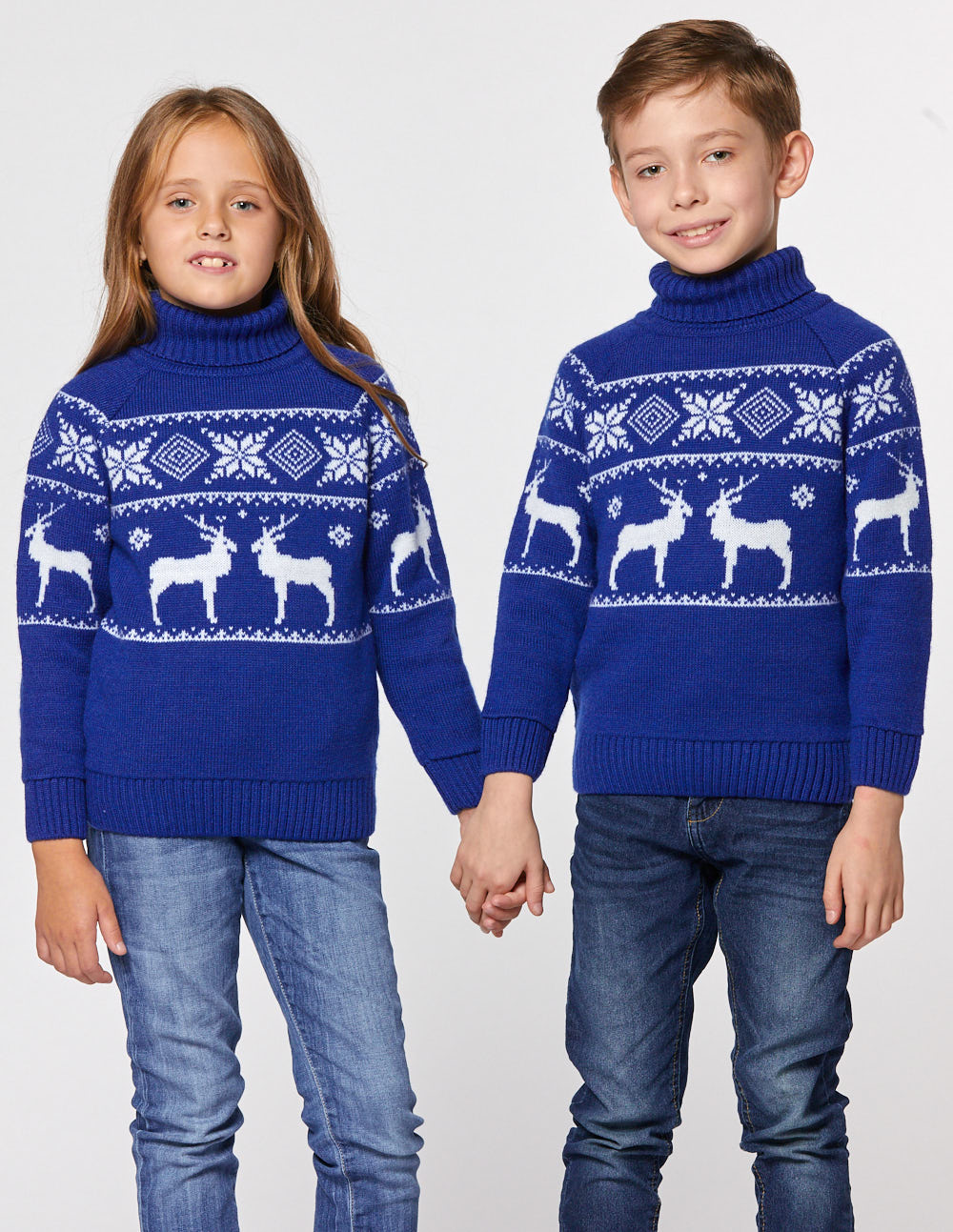 Детские парные свитеры с оленями в ряд - фото3