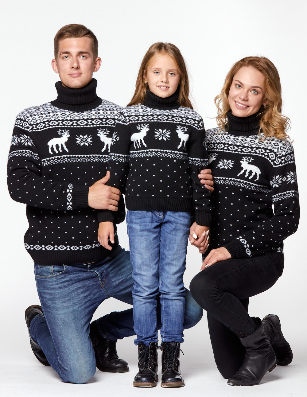 Свитеры с оленями для папы, мамы и ребёнка - фото2