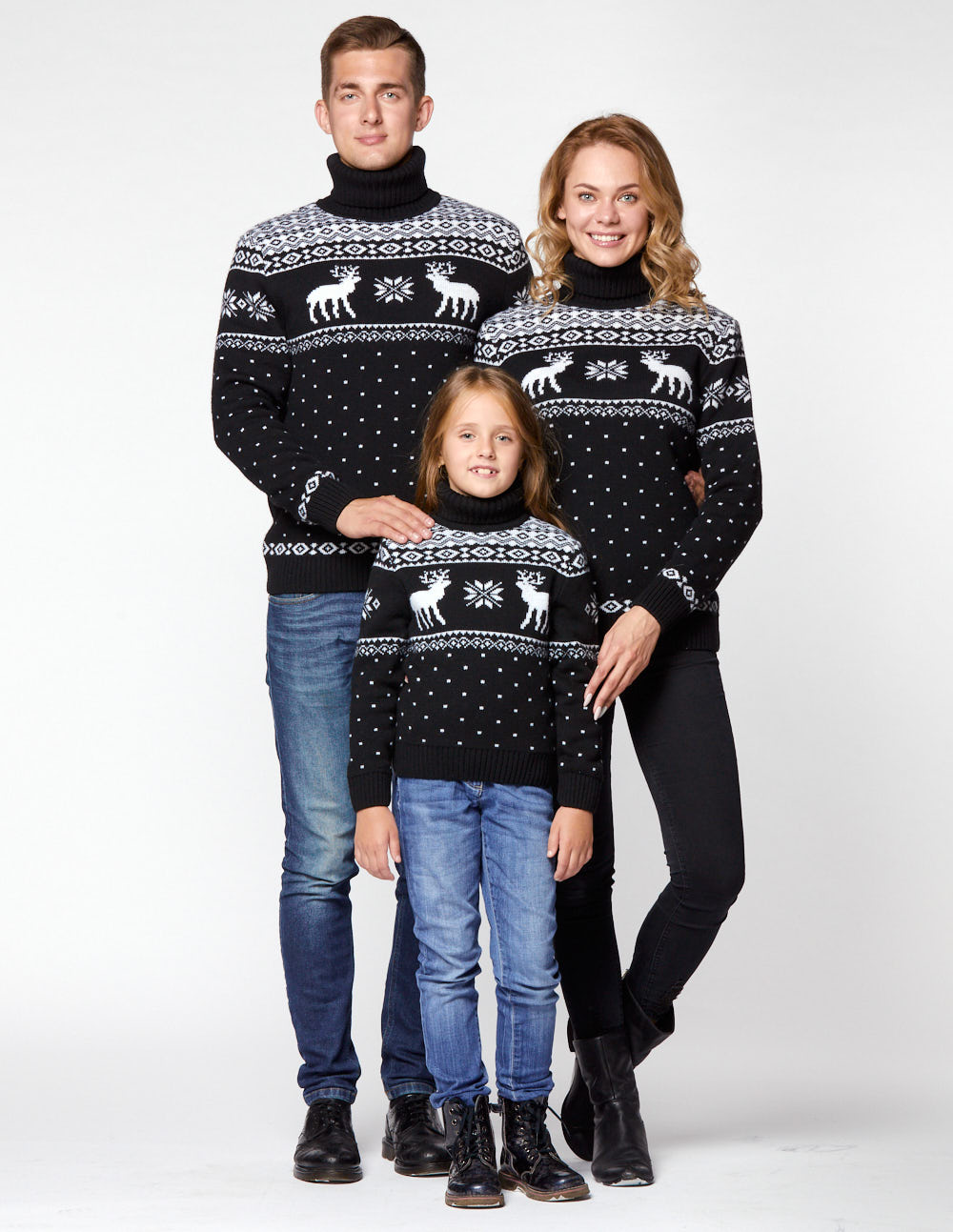 Свитеры с оленями для папы, мамы и ребёнка - фото4