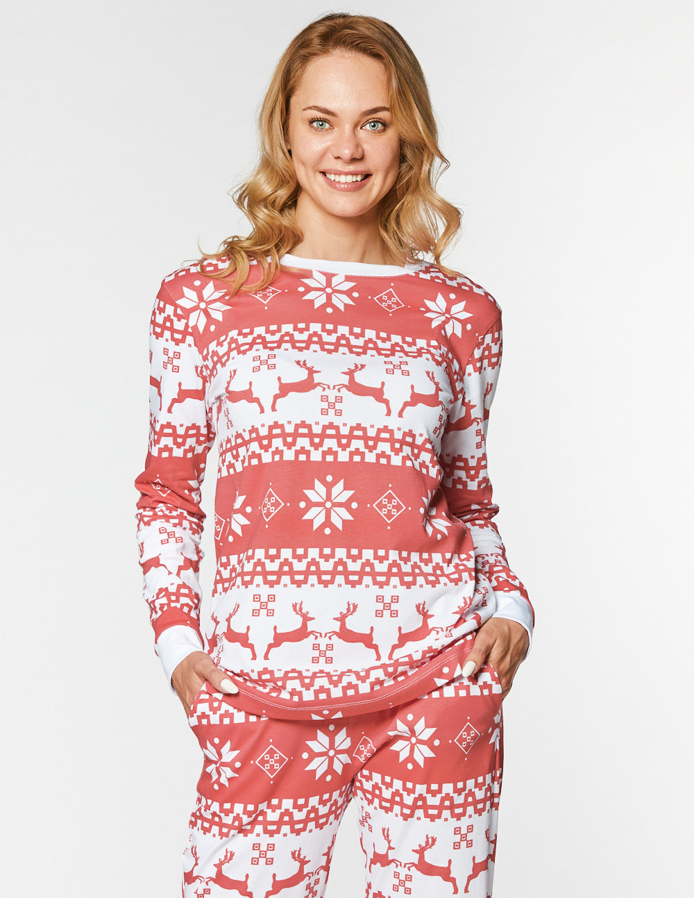 Женская пижама с оленями - фото1