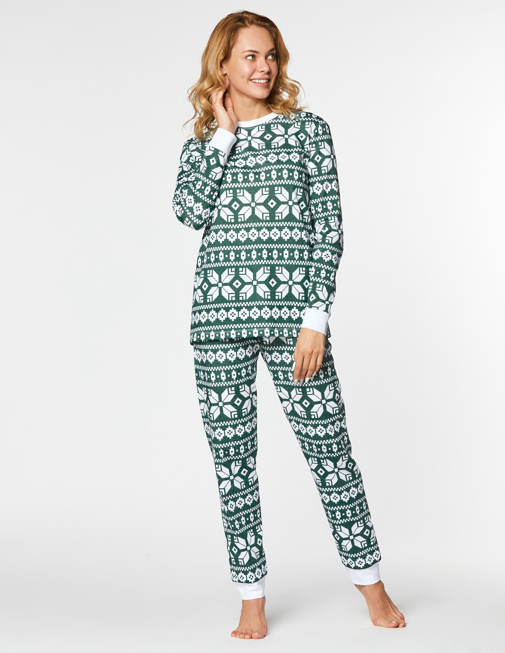 Женская пижама со снежинками - фото3