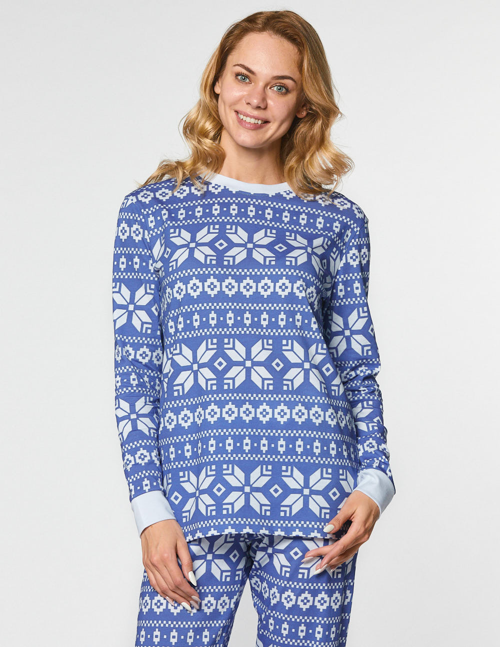 Женская пижама со снежинками - фото2