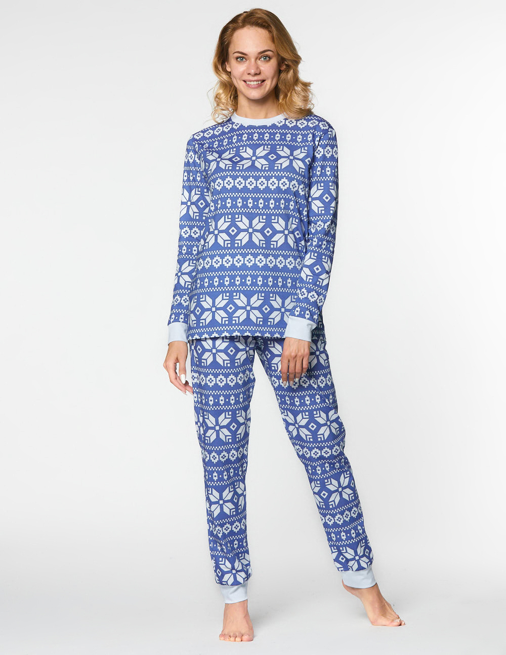 Женская пижама со снежинками - фото3
