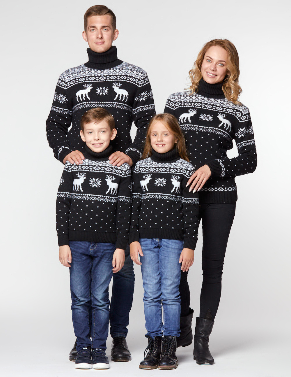 Свитеры с оленями для папы, мамы и двух детей - фото4