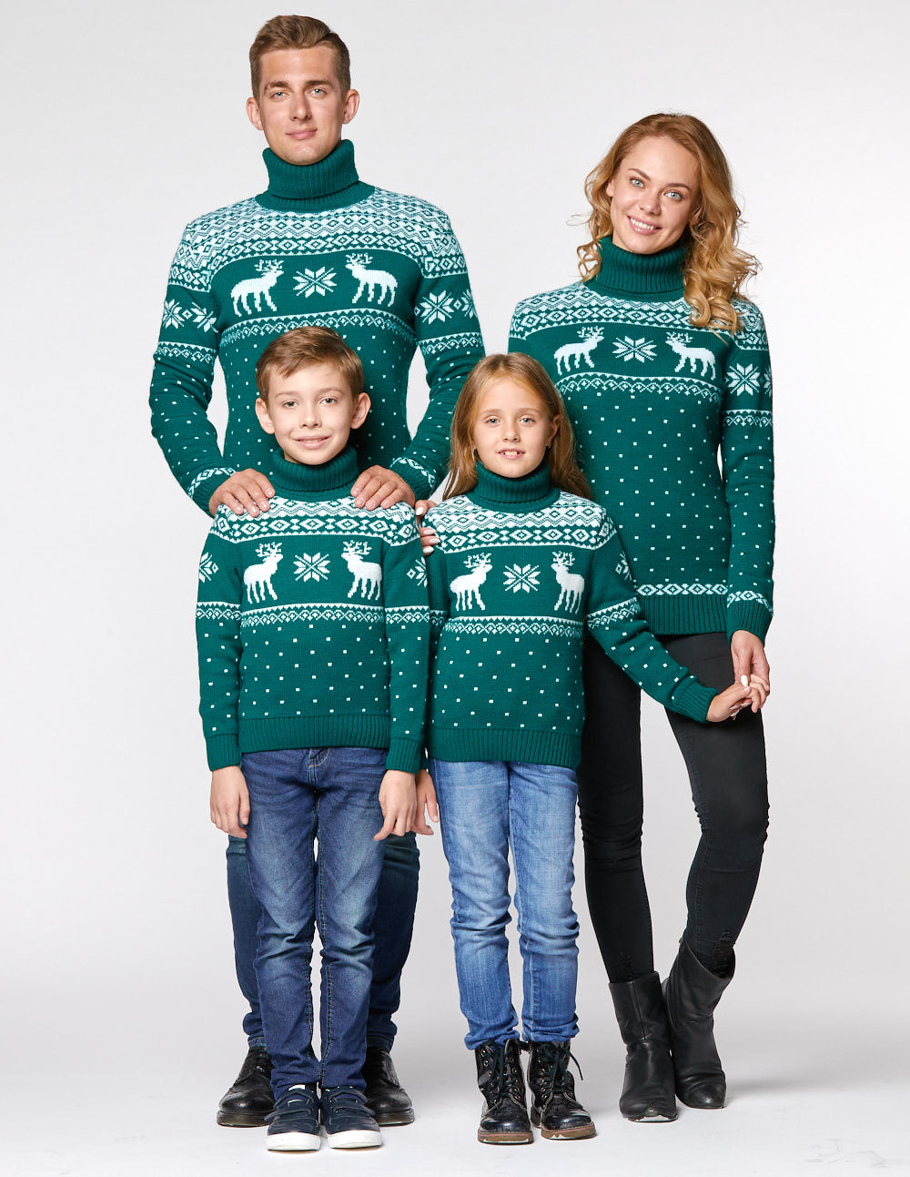Свитеры с оленями для папы, мамы и двух детей - фото4