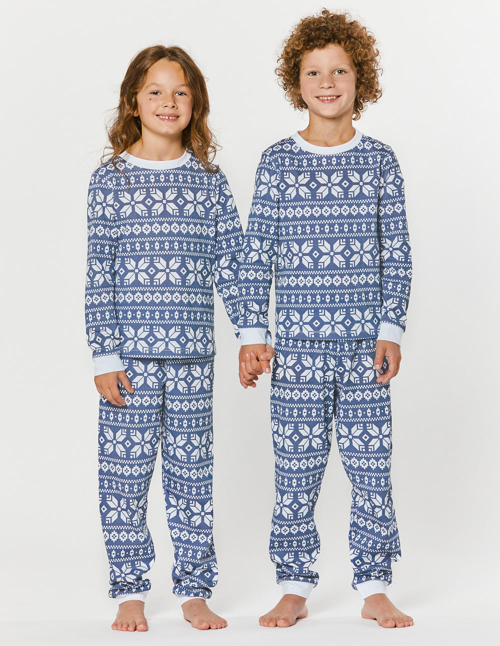 Детские парные пижамы со снежинками - фото1