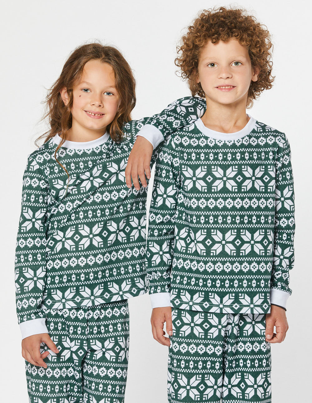 Детские парные пижамы со снежинками - фото3