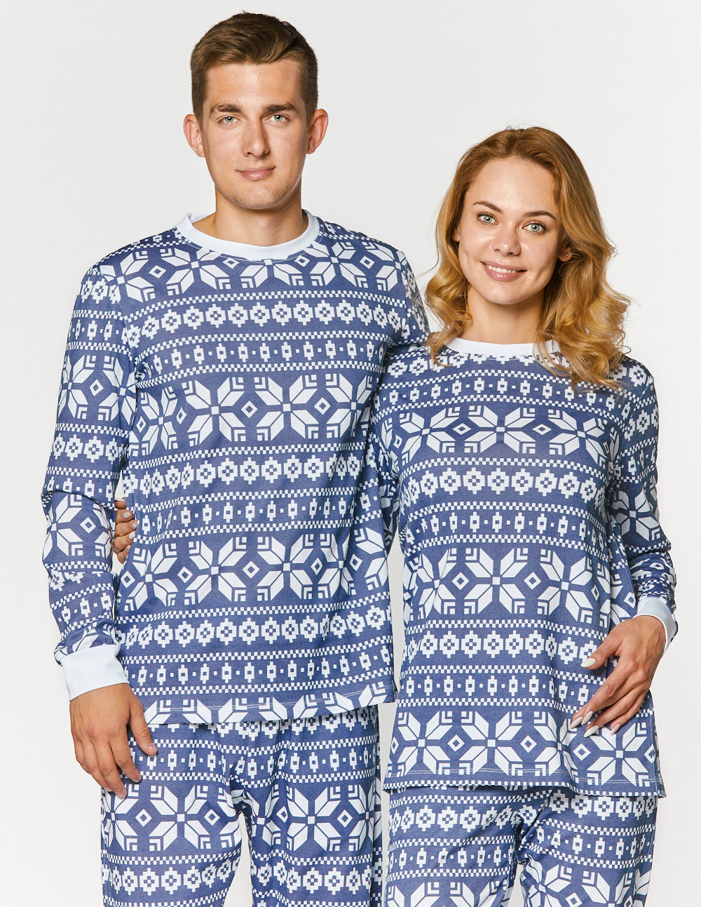 Мужская и женская пижамы со снежинками - фото2