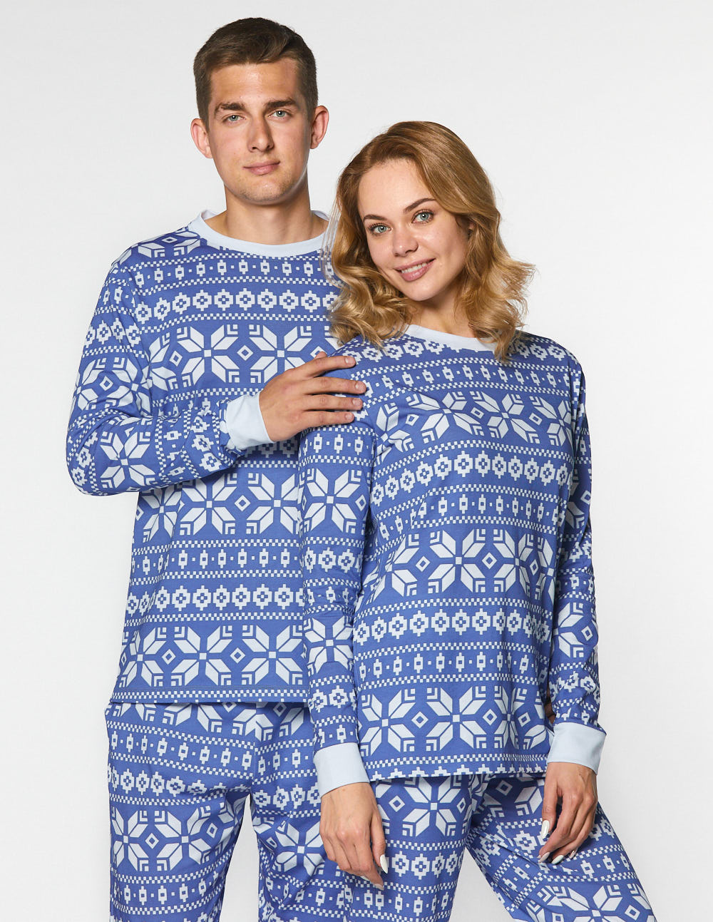 Мужская и женская пижамы со снежинками - фото1