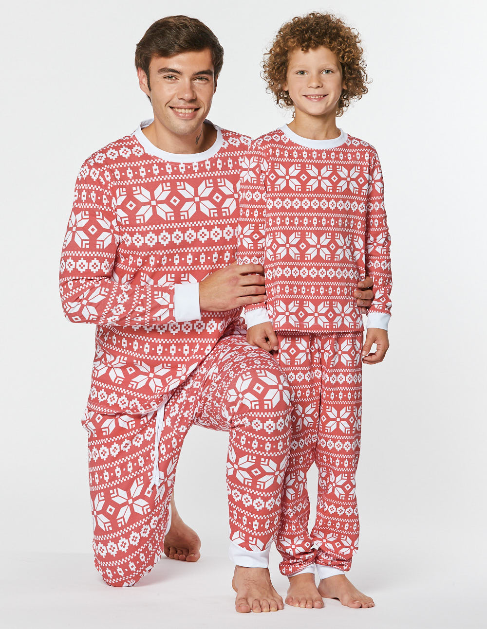 Пижамы со снежинками для папы и сына - фото1