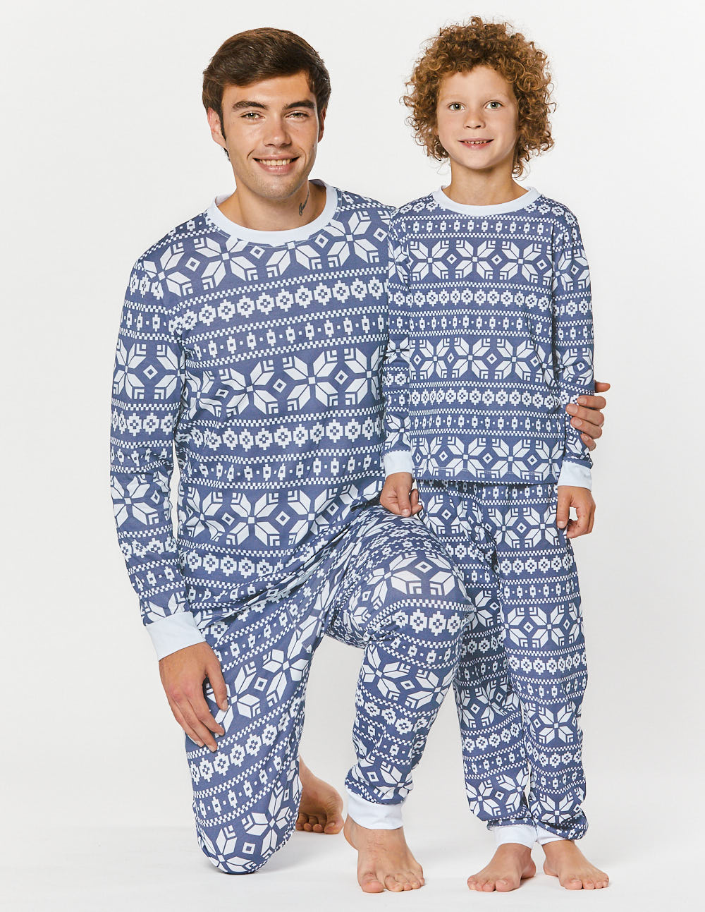 Пижамы со снежинками для папы и сына - фото2