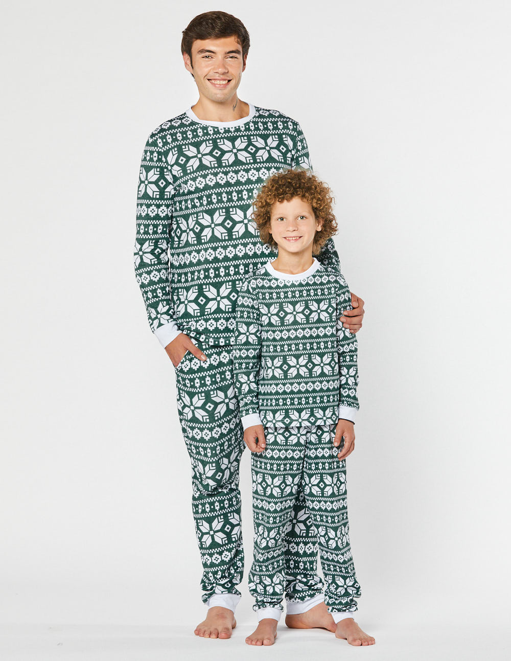 Пижамы со снежинками для папы и сына - фото4