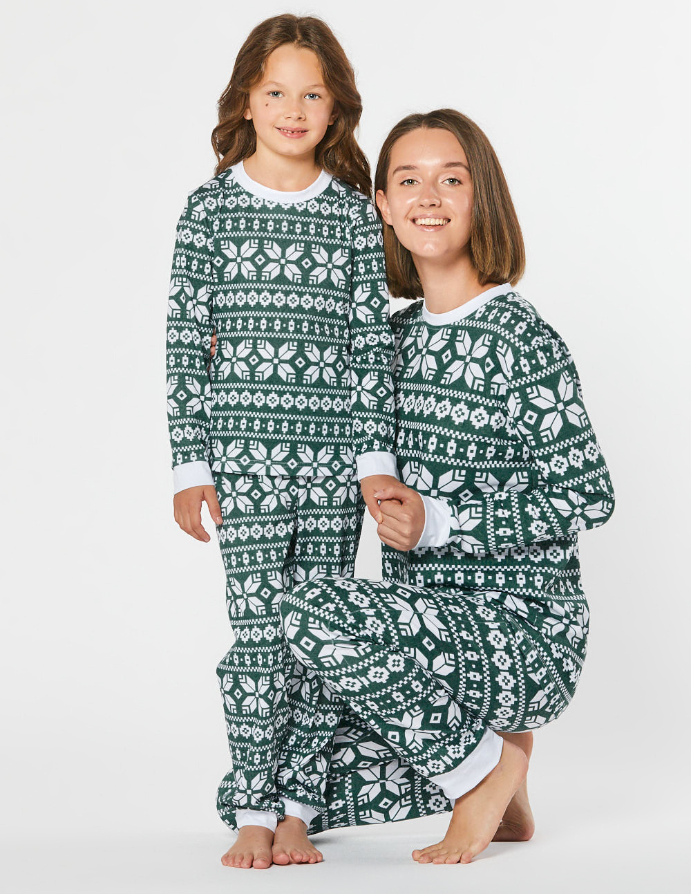 Пижамы со снежинками для мамы и дочки - фото1