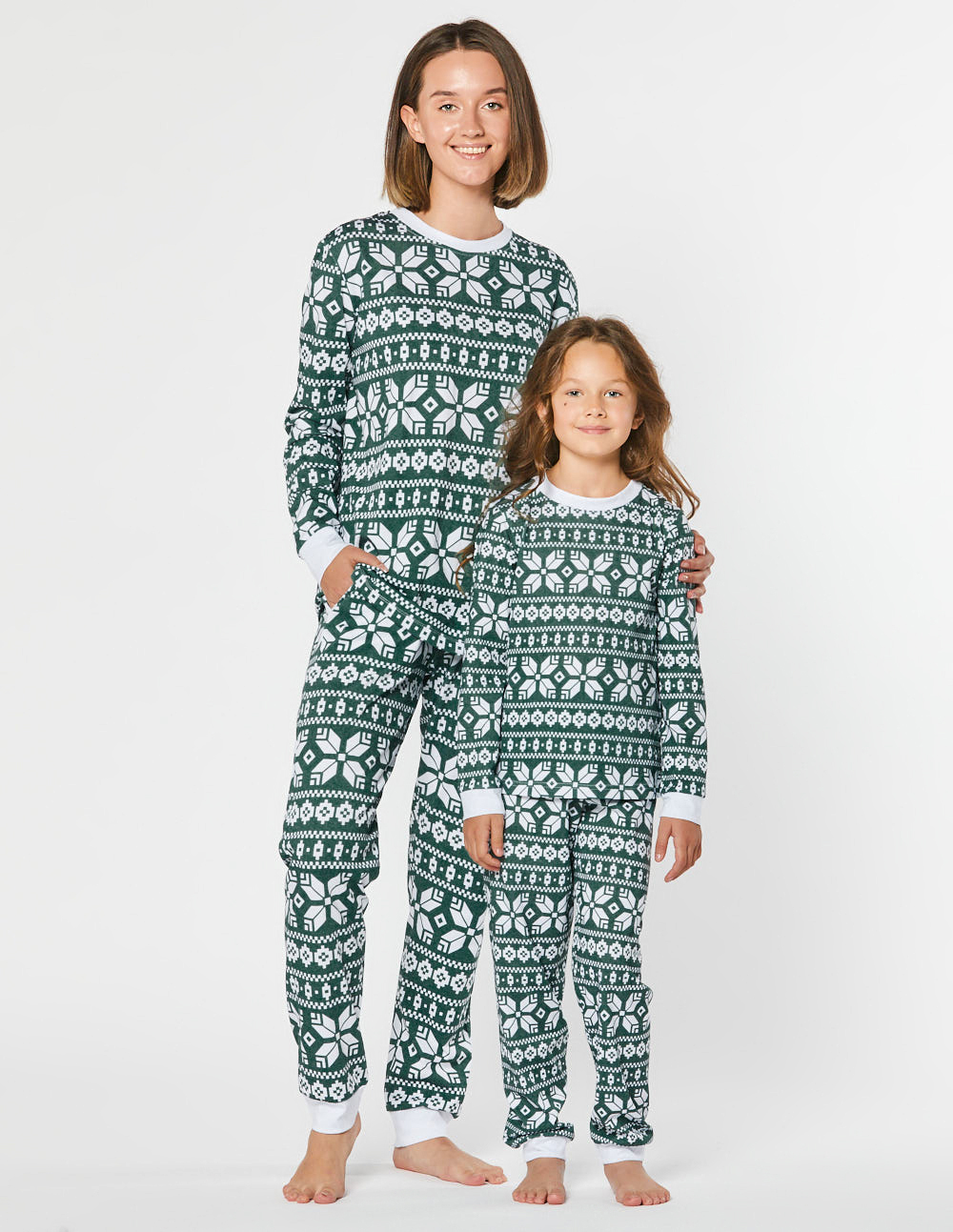 Пижамы со снежинками для мамы и дочки - фото3