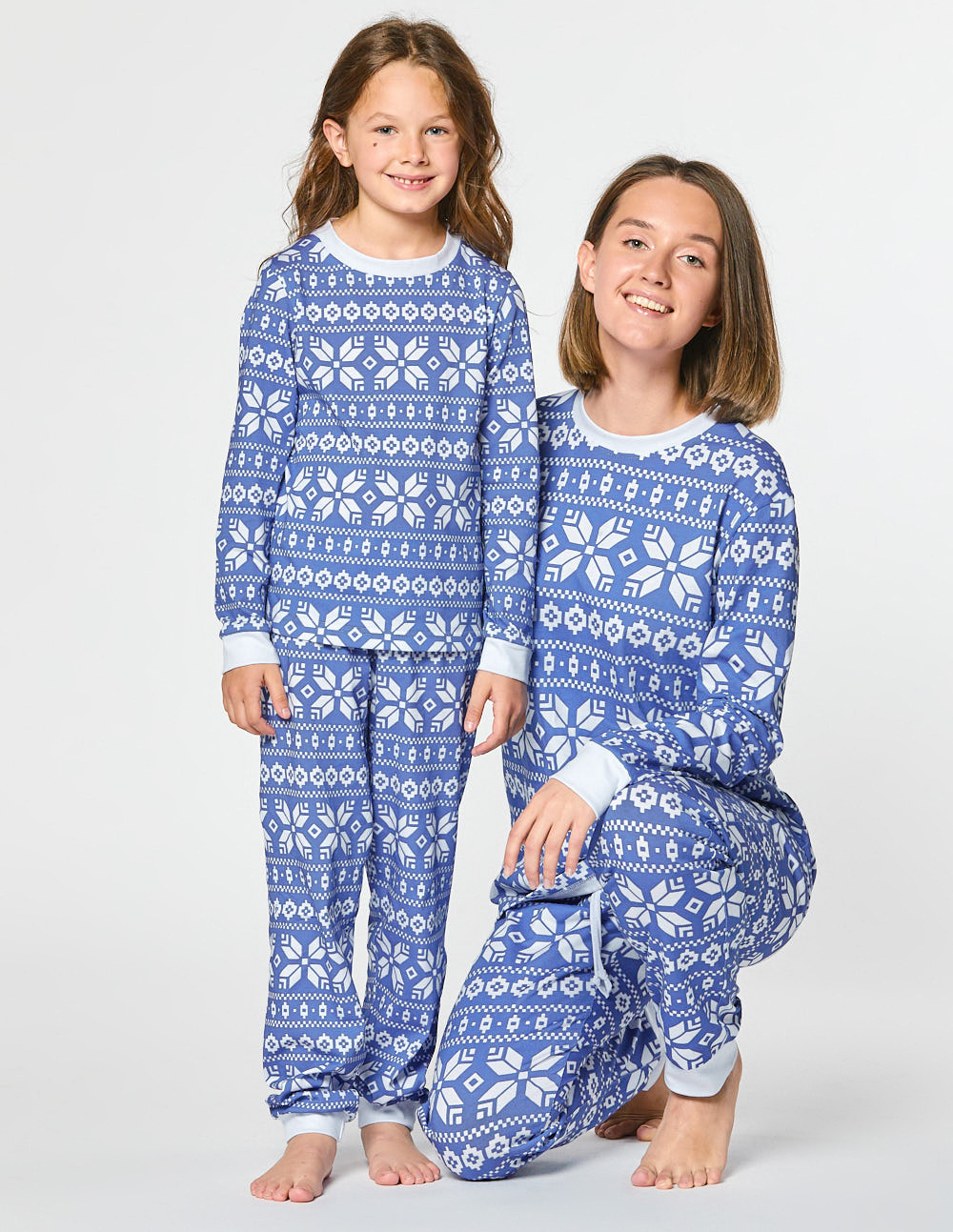 Пижамы со снежинками для мамы и дочки - фото2