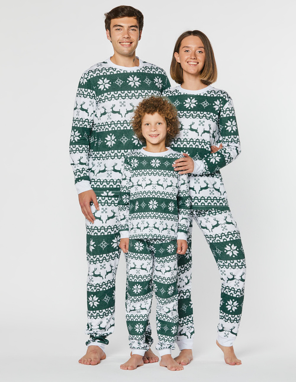 Пижамы с оленями для папы, мамы и ребёнка - фото1