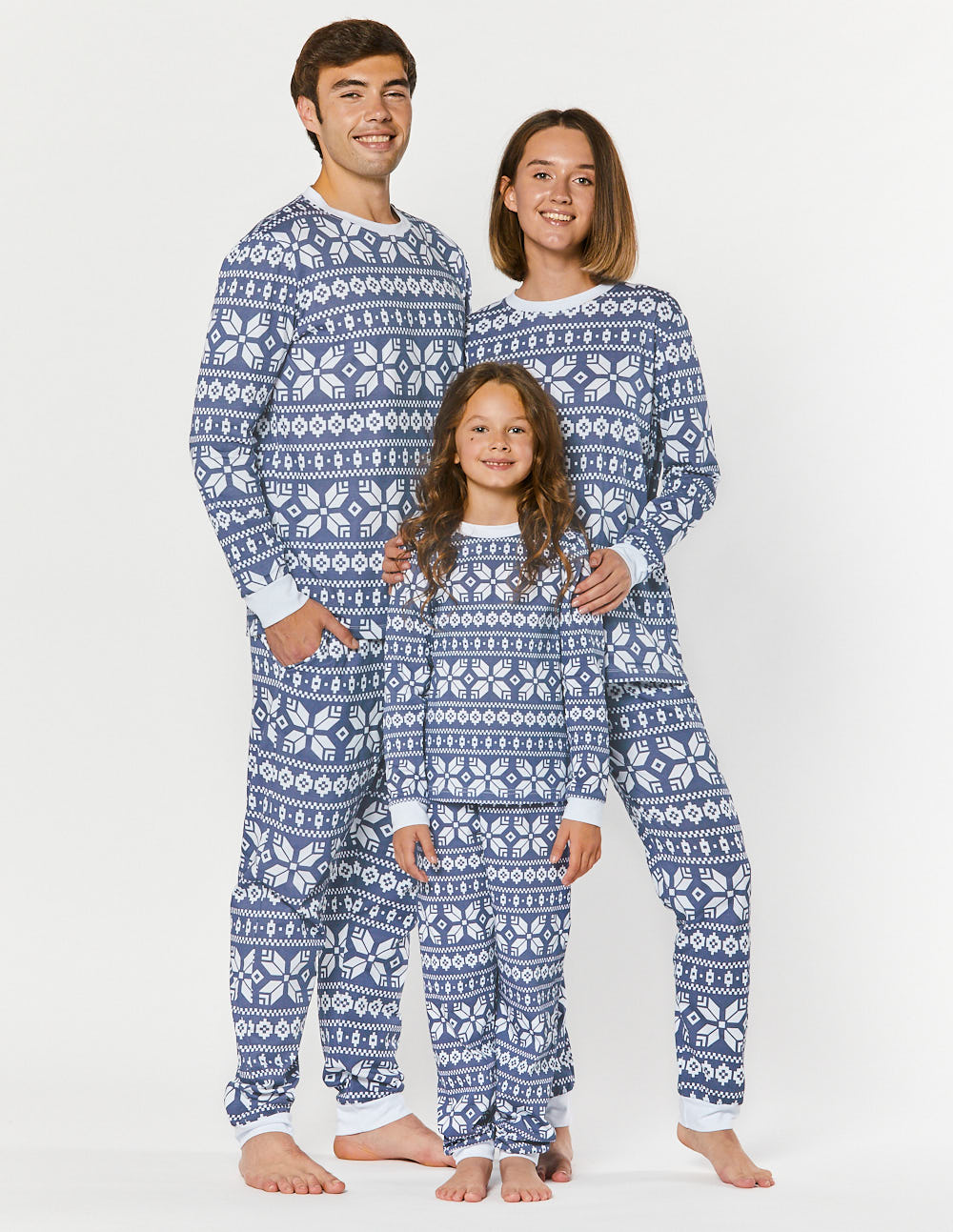 Пижамы со снежинками для папы, мамы и ребёнка - фото2