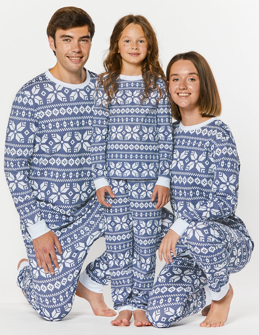 Пижамы со снежинками для папы, мамы и ребёнка - фото3