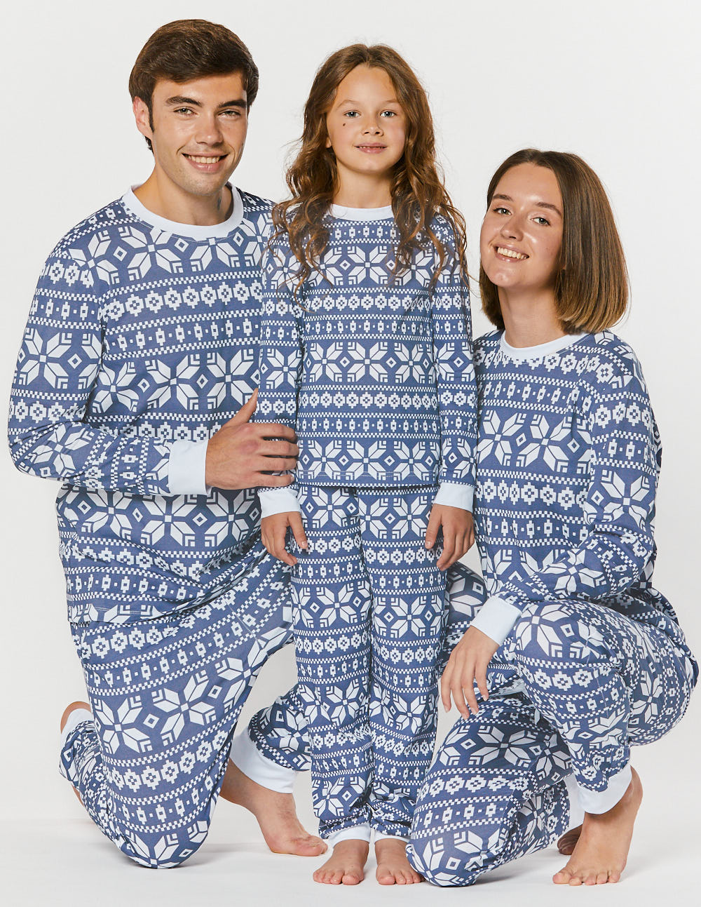 Пижамы со снежинками для папы, мамы и ребёнка - фото4