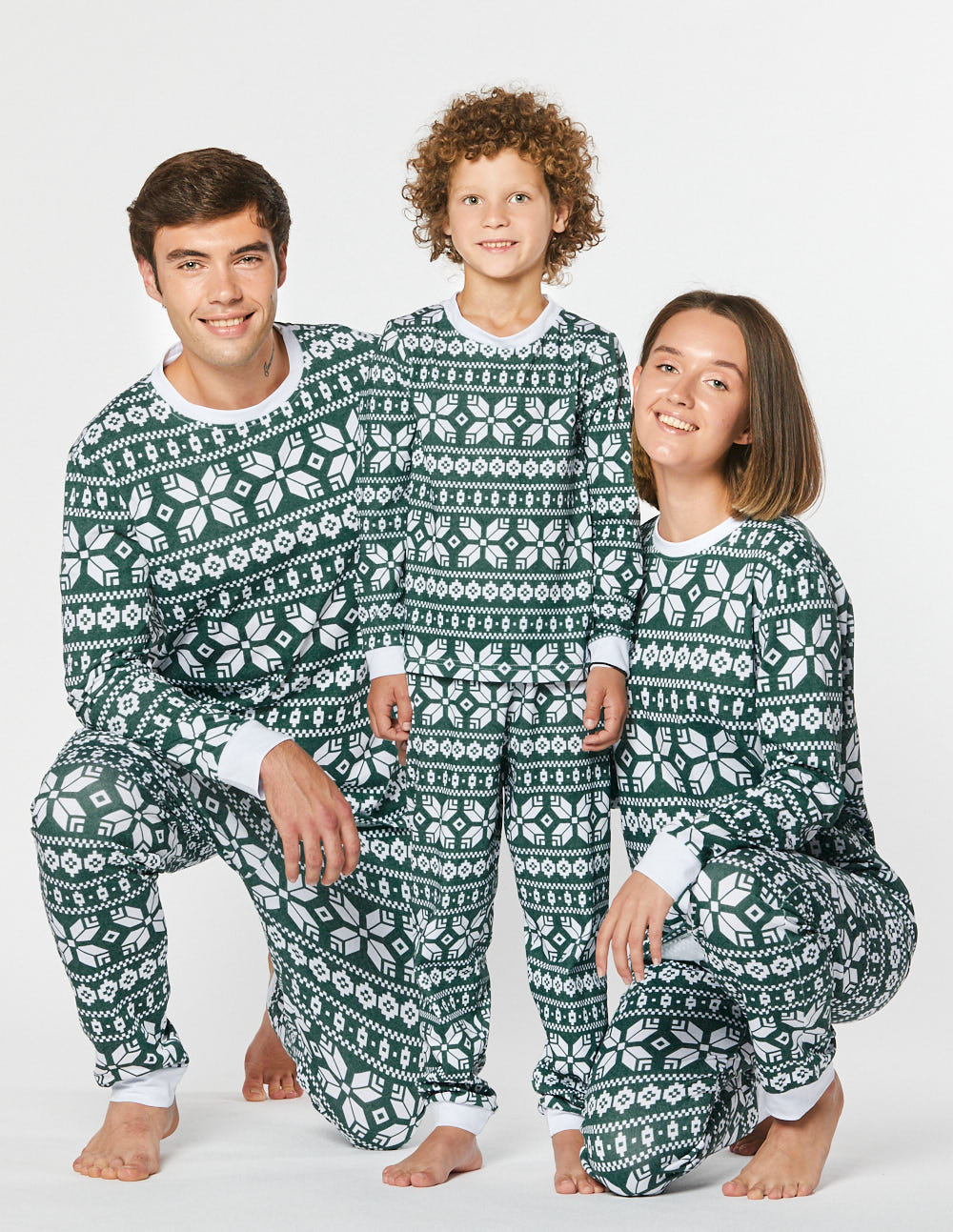 Пижамы со снежинками для папы, мамы и ребёнка - фото3