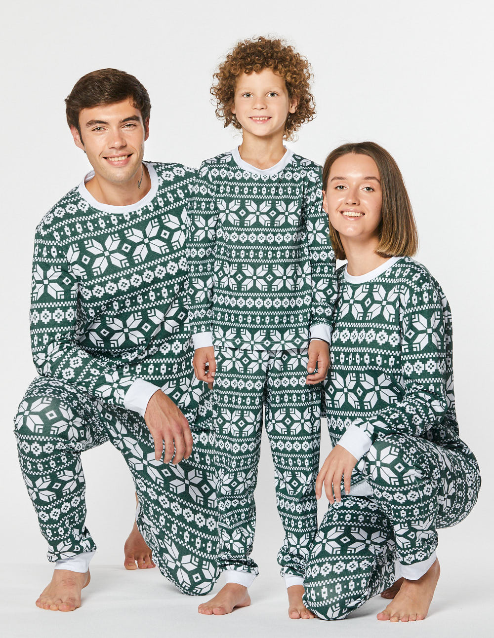Пижамы со снежинками для папы, мамы и ребёнка - фото4