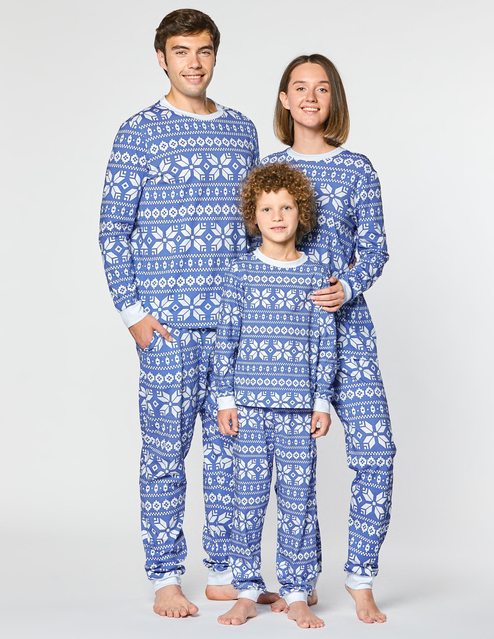 Пижамы со снежинками для папы, мамы и ребёнка - фото1