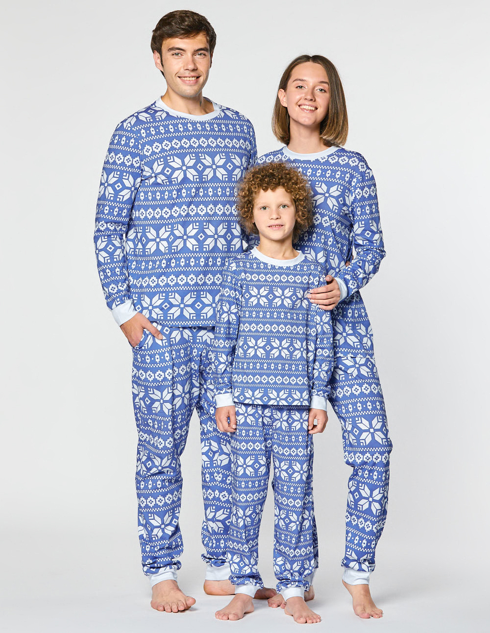 Пижамы со снежинками для папы, мамы и ребёнка - фото2