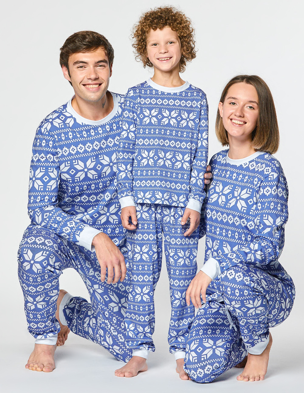 Пижамы со снежинками для папы, мамы и ребёнка - фото3