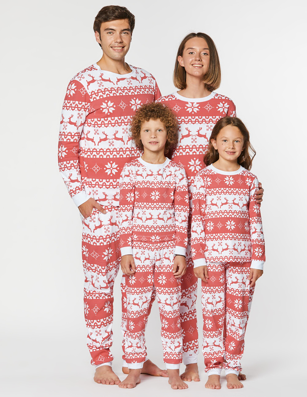 Пижамы с оленями для папы, мамы и двух детей - фото1