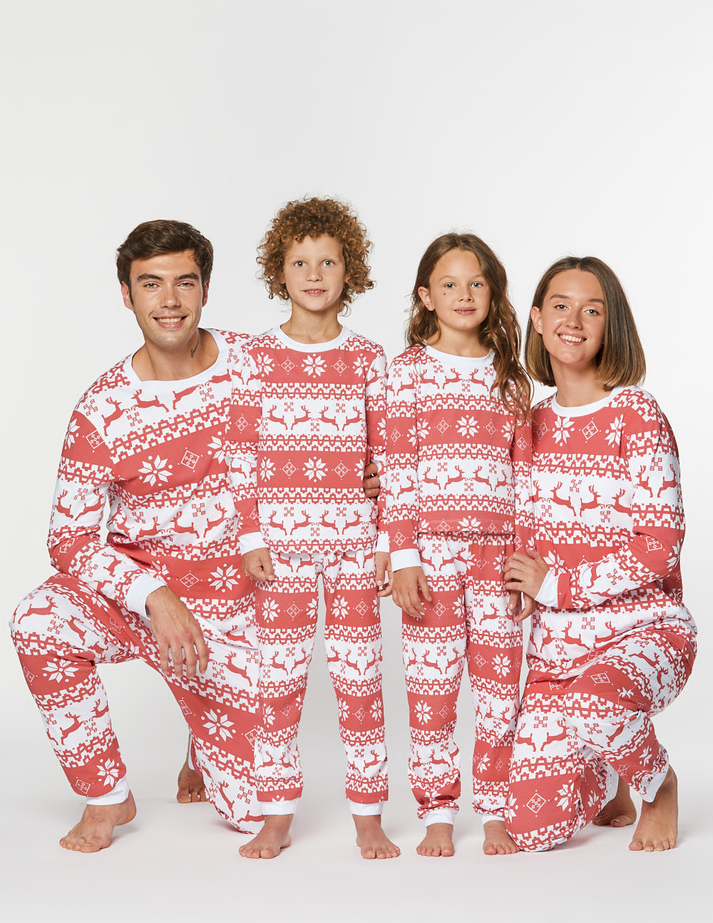 Пижамы с оленями для папы, мамы и двух детей - фото3