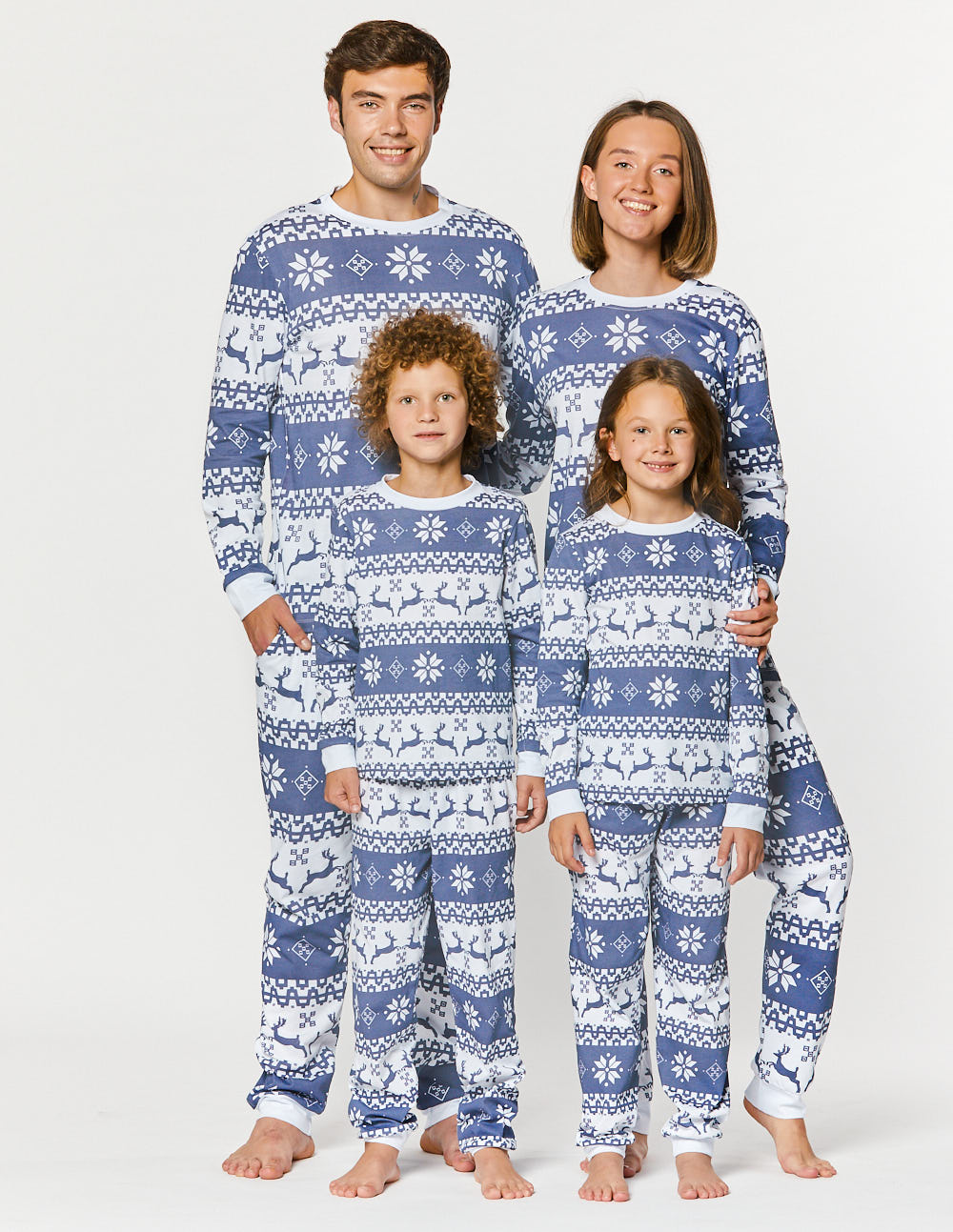 Пижамы с оленями для папы, мамы и двух детей - фото2