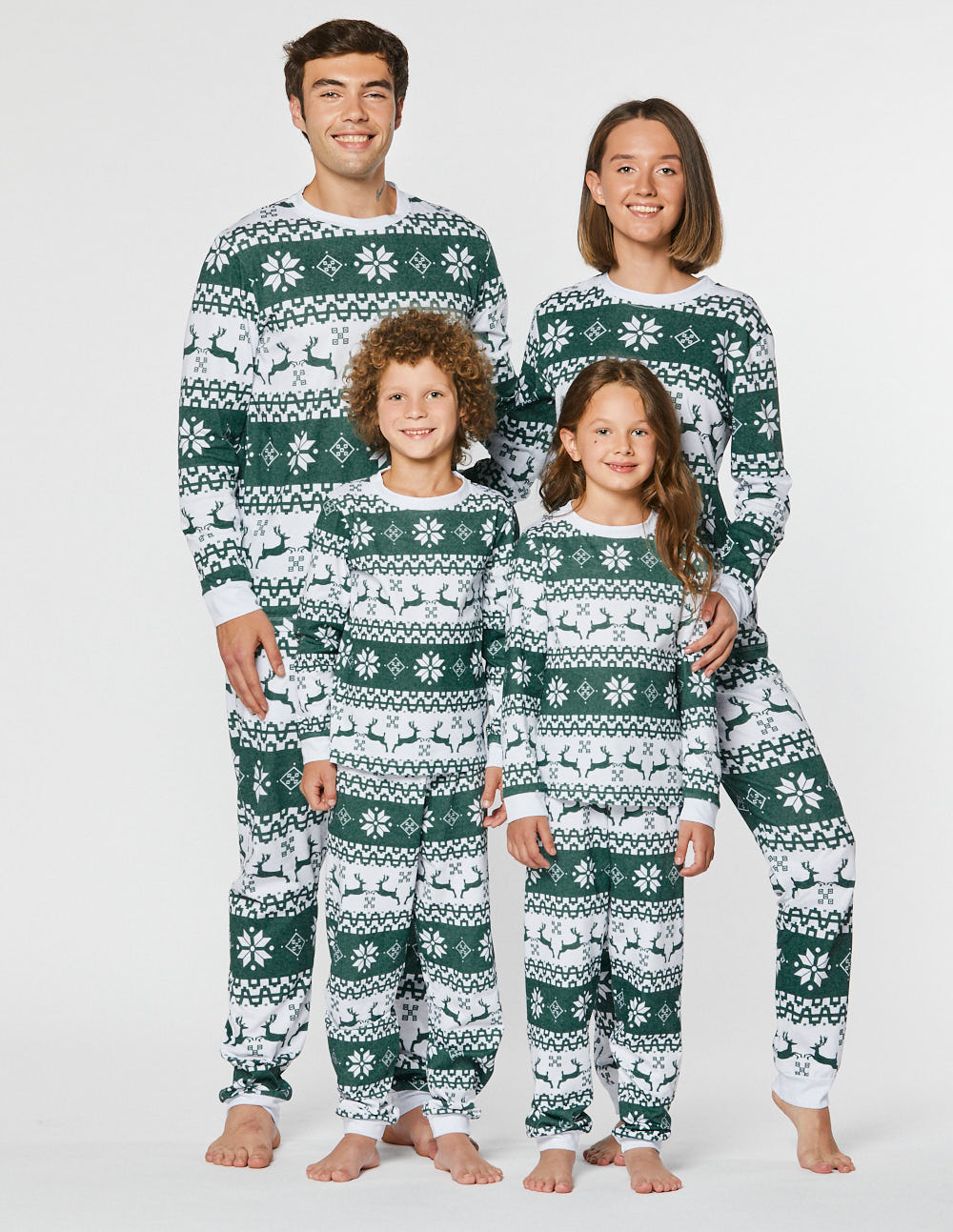 Пижамы с оленями для папы, мамы и двух детей - фото2