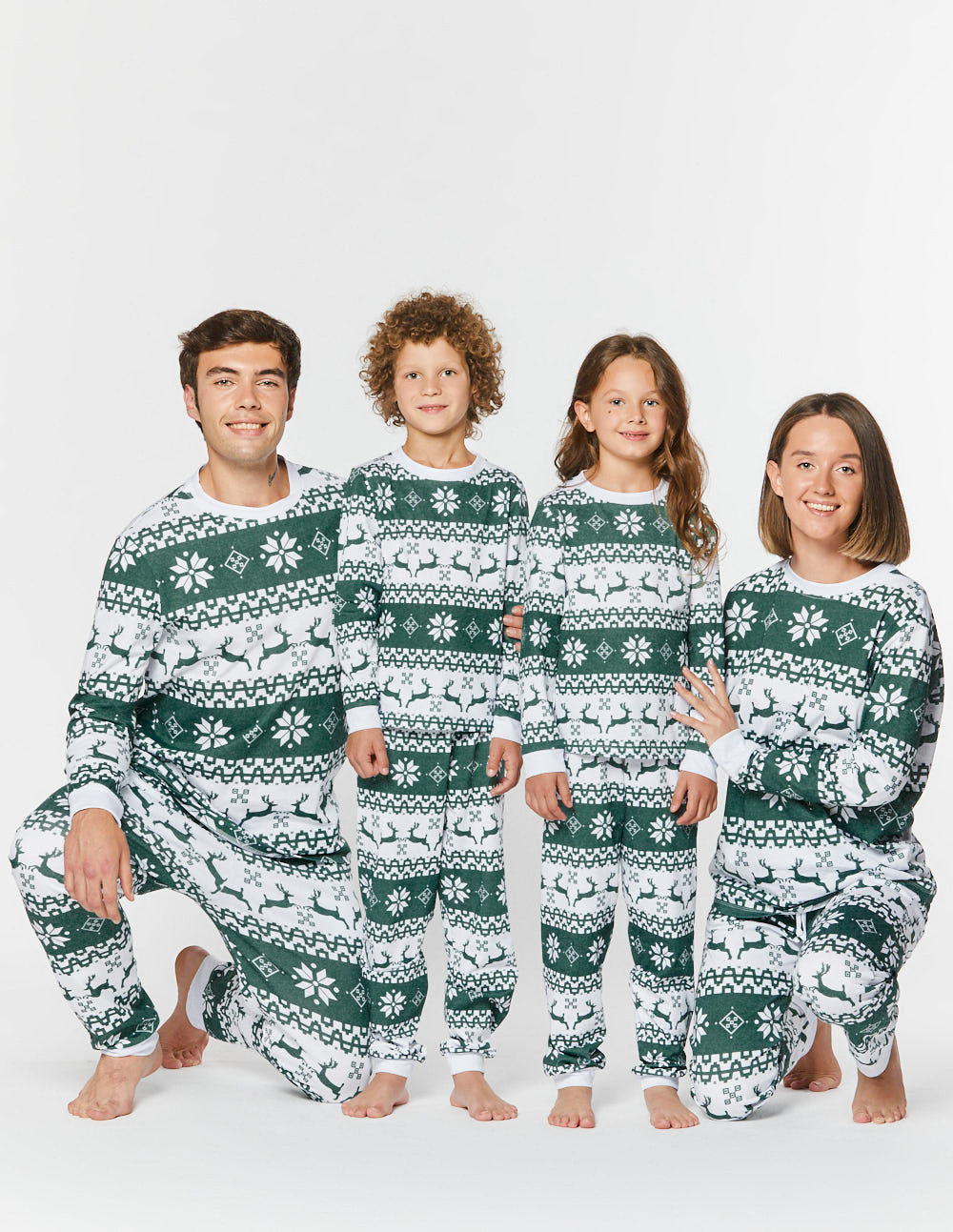 Пижамы с оленями для папы, мамы и двух детей - фото4